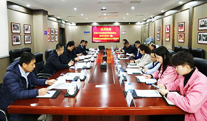 峻海總經(jīng)理孫藝向濟(jì)南市應(yīng)急局魏強(qiáng)副局長數(shù)說應(yīng)急